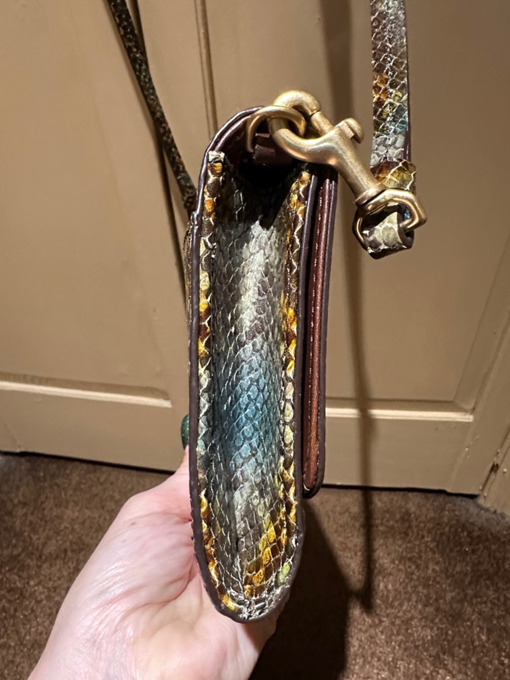 Dooney & Bourke leather snake print small shoulder bag.  Excellent condition! - Picture 7 of 14
